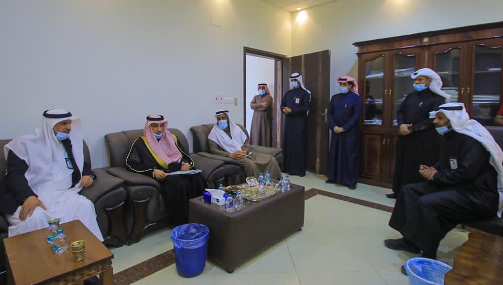 6b4bb57e-a6d1-40e0-ac3c-34bcb31441b9 محافظ البكيرية يزور إدارة التعليم ويطلع على جهود التعليم عن بعد