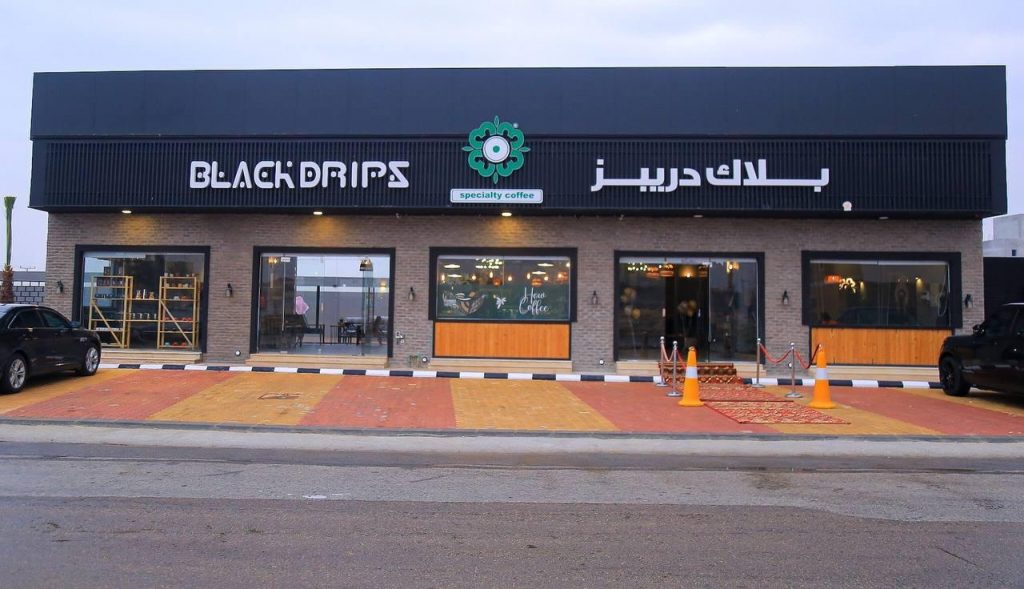c25412fc-1078-4bf5-9519-a310501cc7e8-1024x589 رئيس لجنة أهالي البكيرية يفتتح كوفي «بلاك دريبز »